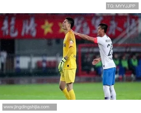 广州恒大与上海上港激战正酣比分悬念引发球迷热议